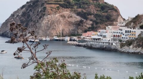 INTERVENTO DI SOMMA URGENZA PRESSO L’ARENILE BAIA DEI MARONTI – ISCHIA